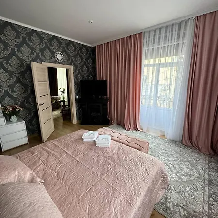 Emerald Apartament Chernivtsi Exterior photo